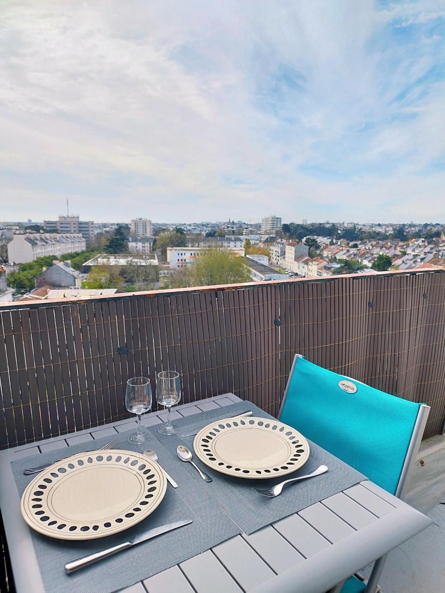 Charmant Appartement Lumineux - Dernier Etage Avec Balcon - Proche Centre-Ville Nantes Exterior foto